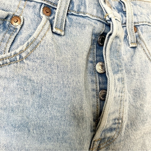 Levi's 501 High Rise Jean Shorts in Tango Light Wash size 26 - Picture 7 of 7